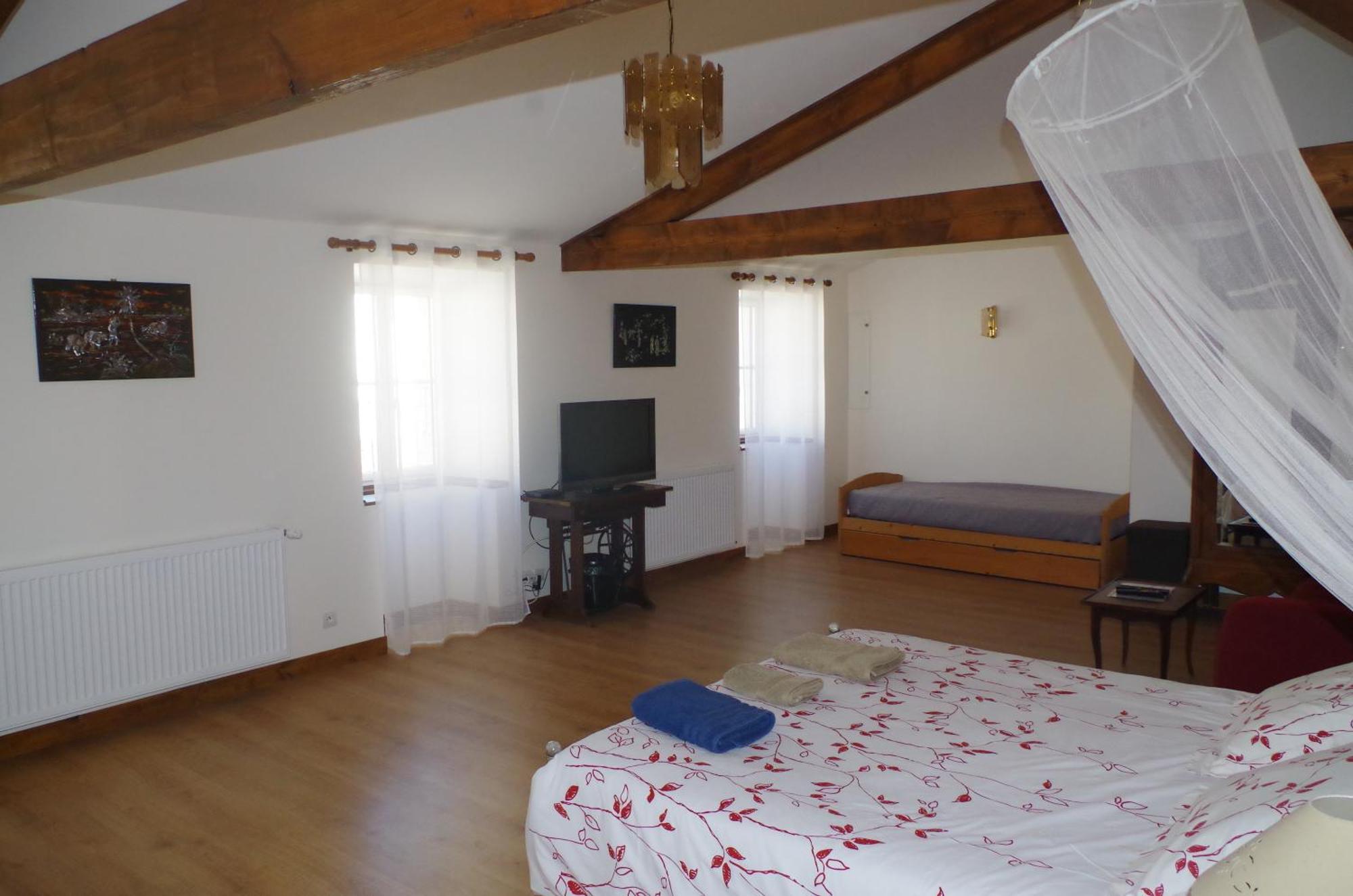 Maison D'Hotes Le Cadran Solaire Courcelles  Room photo